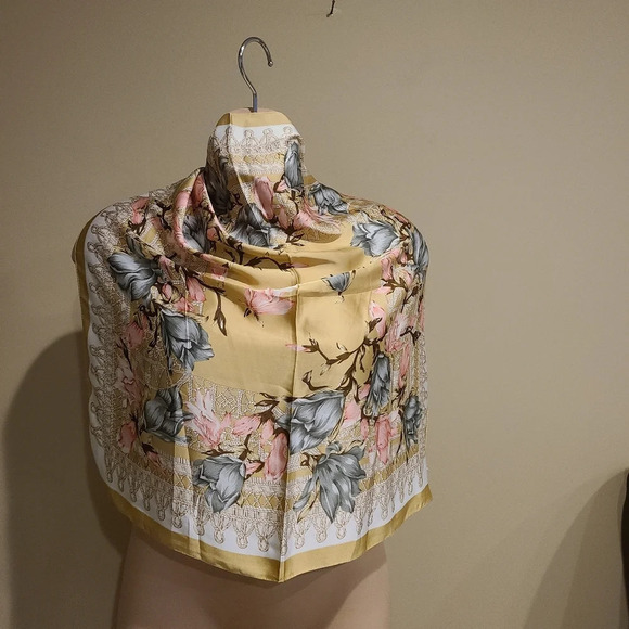 Elegant  flower print scarf square - Picture 1 of 9